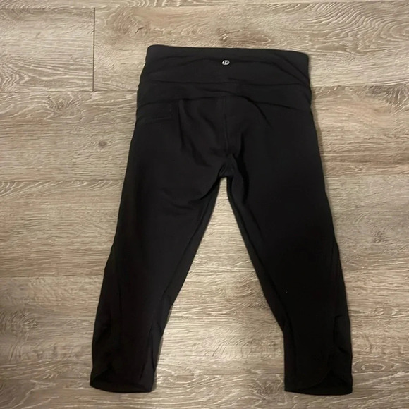 Lululemon athletica size 4 black crop leggings side zip pocket tulip hem capri - Picture 6 of 10